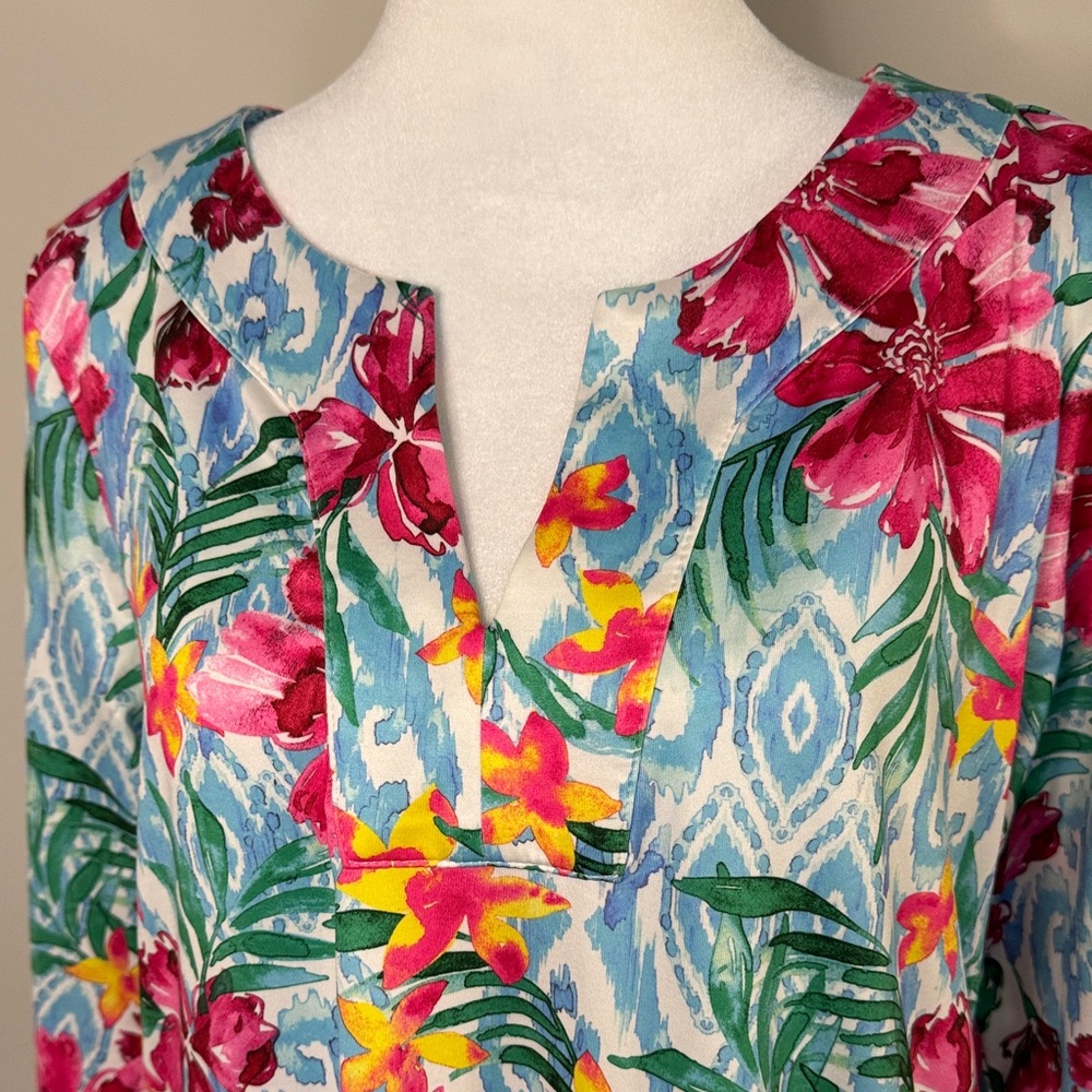 Floral V-Neck Long Sleeve Shift Dress in Pink and Blue - Picture 3 of 3